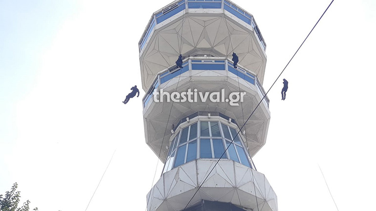 ΔΕΘ: Επίδειξη από ΕΚΑΜίτες και ο σκύλος της ΕΛ.ΑΣ.